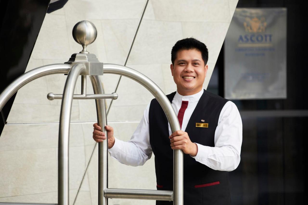 Отель Ascott Embassy Sathorn Бангкок Экстерьер фото A bellboy at Ascott Suites, Kuala Lumpur