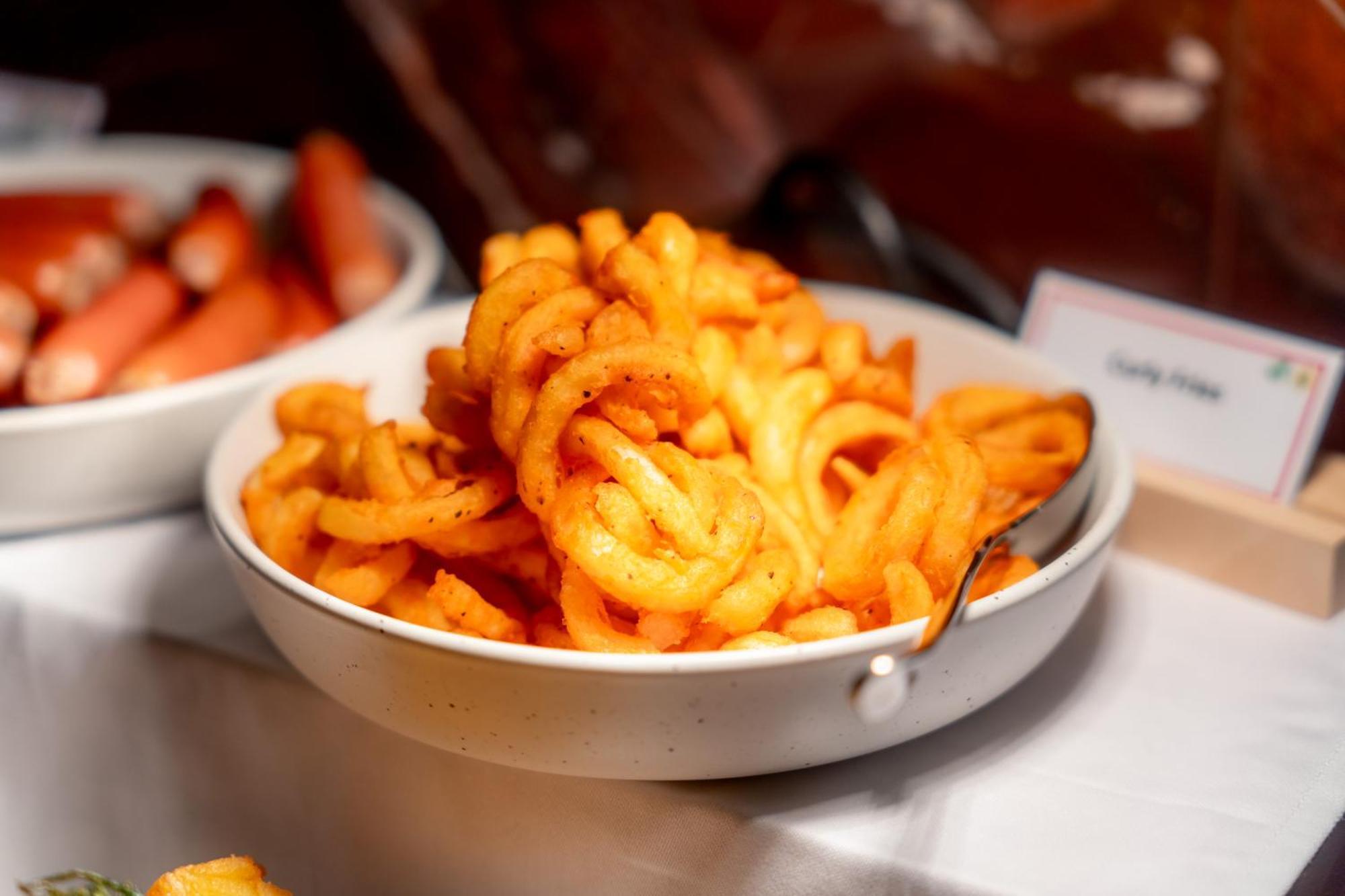 Отель Ascott Embassy Sathorn Бангкок Экстерьер фото A bowl of masala fries
