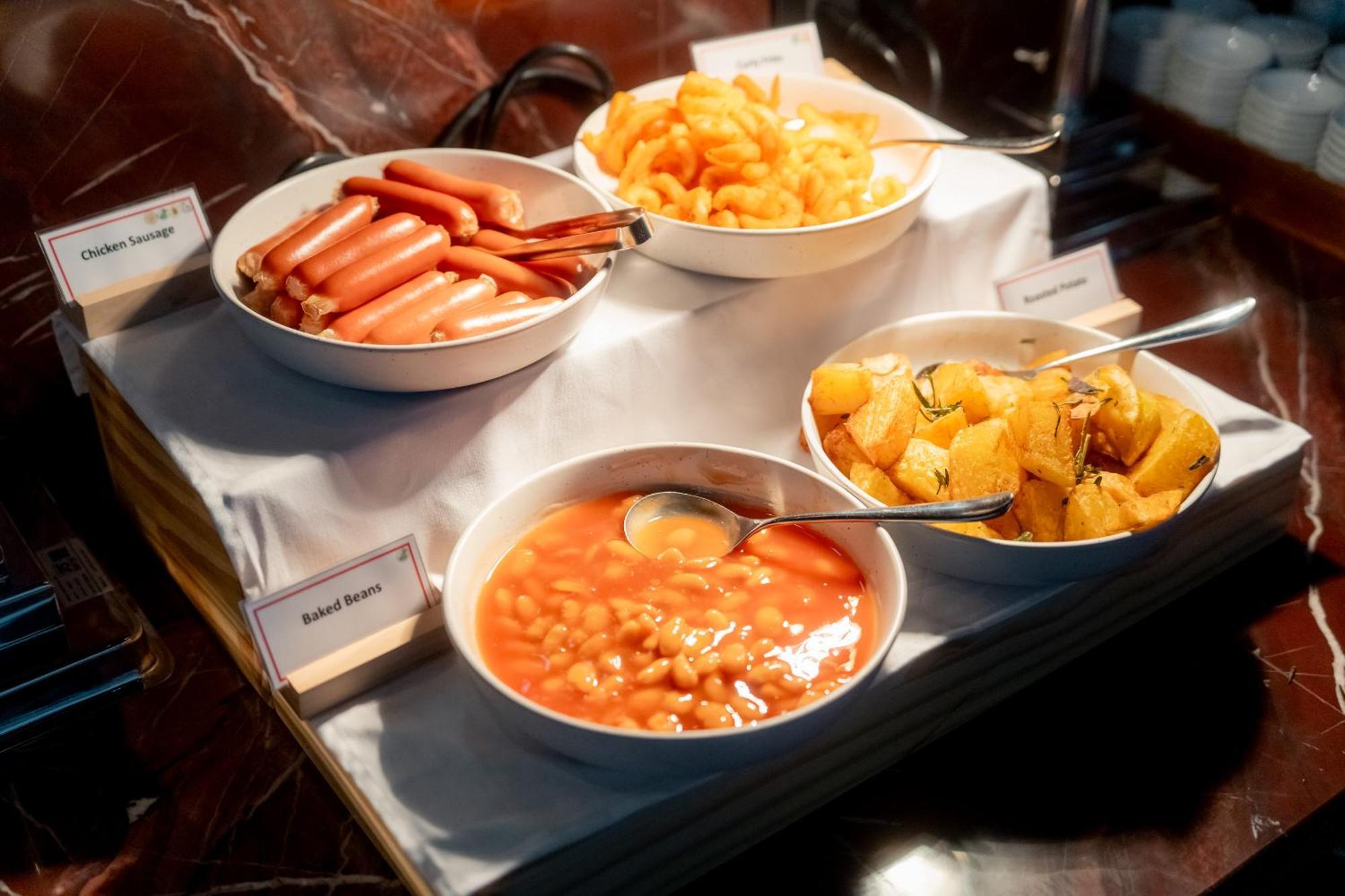 Отель Ascott Embassy Sathorn Бангкок Экстерьер фото Baked beans